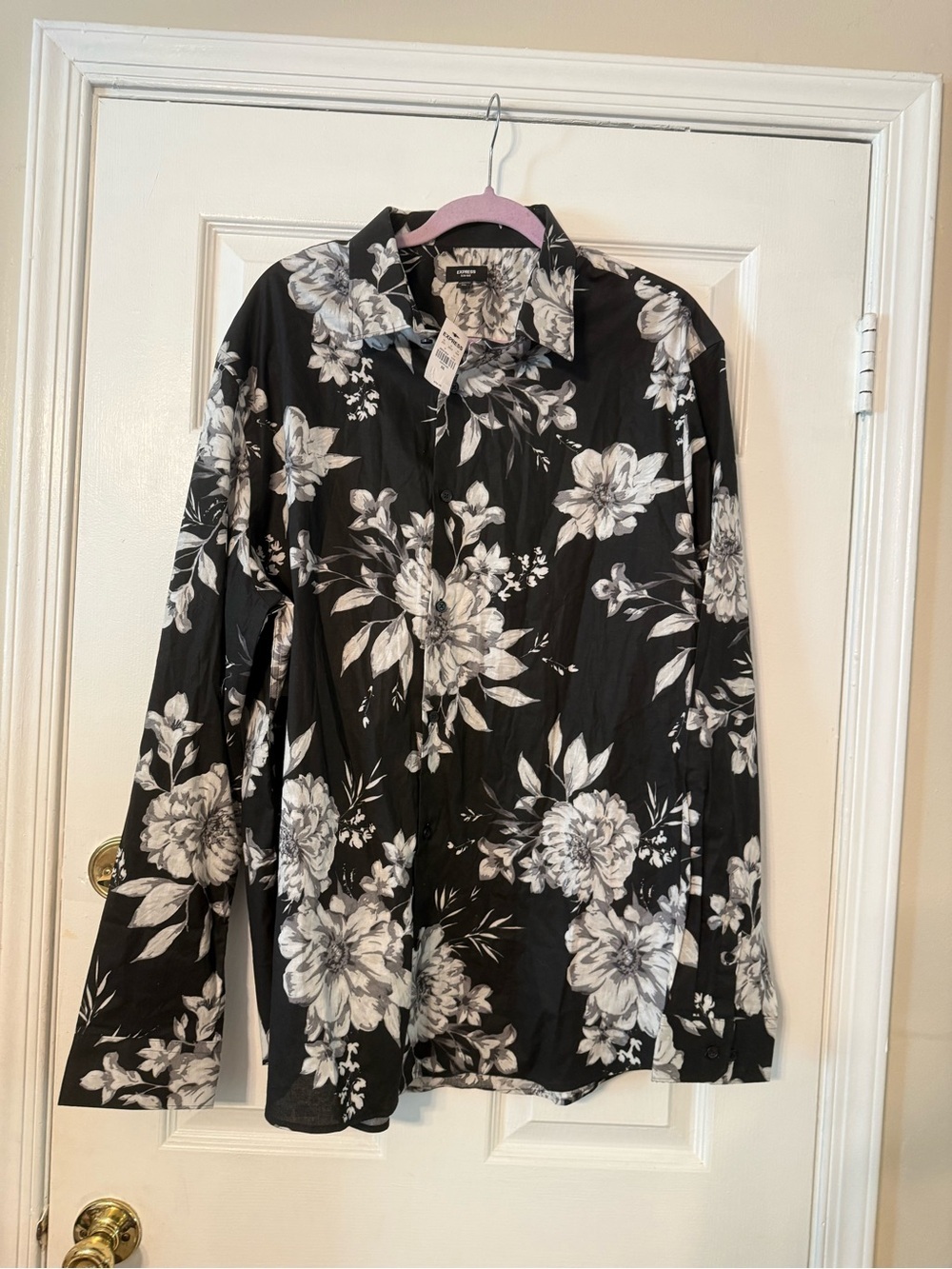 Express Black and White Floral Long-Sleeve Button-Up Shirt